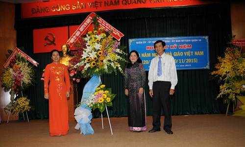 Quận ủy - Ủy ban nhân dân - Ủy ban Mặt trận Tổ quốc Việt Nam tổ chức họp mặt kỷ niệm 33 Ngày nhà giáo Việt Nam